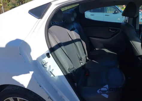 2015 Hyundai Elantra Limited z USA, uszkodzony, nr VIN 5NPDH4AE6FH598151